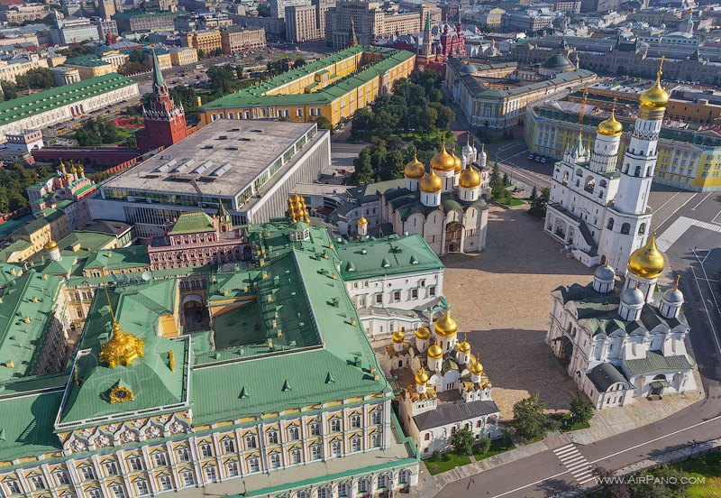 Вид на Соборную площадь Московского Кремля